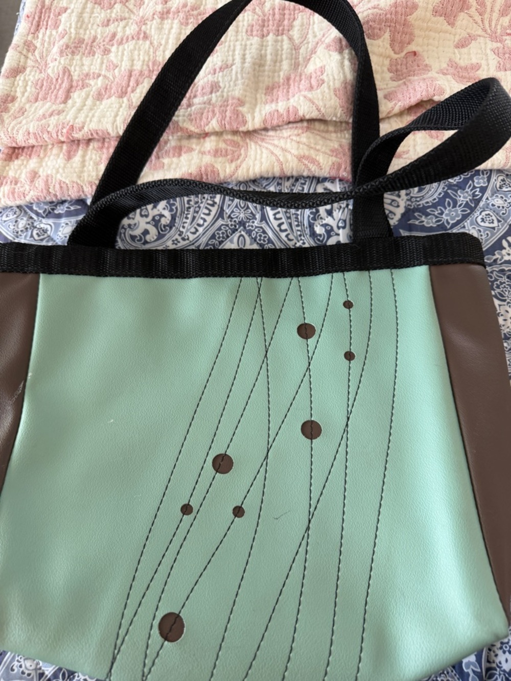 North Carolina’s Holly Aiken Brand Bag - Picture 2 of 4